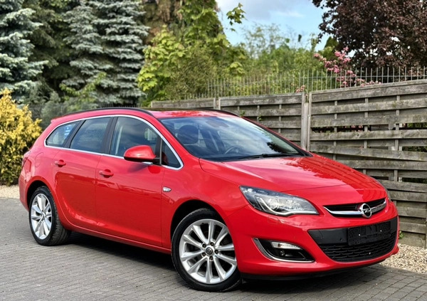 Opel Astra cena 23300 przebieg: 210000, rok produkcji 2012 z Pniewy małe 466